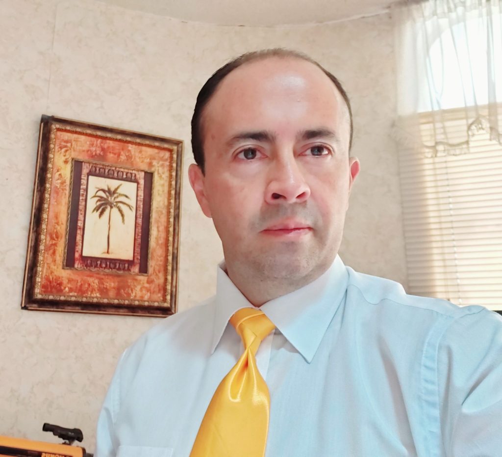 Photo of Dr. Andreas Castillo